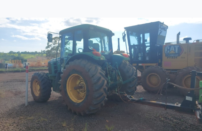 Trator Agrícola Cabinado John Deere 6125j - ANO 2014 